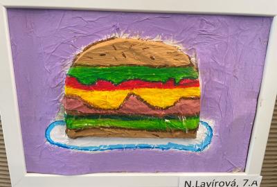 Hamburger, asambláž, N. Lavírová, 7. A, vedla Z. Macáková