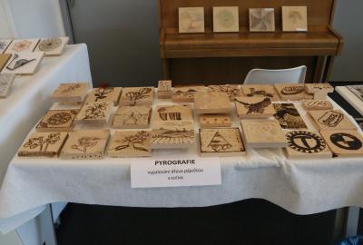 8. a 9.ročník Vv-Pyrografie, volný námět-vypalování dřeva páječkou