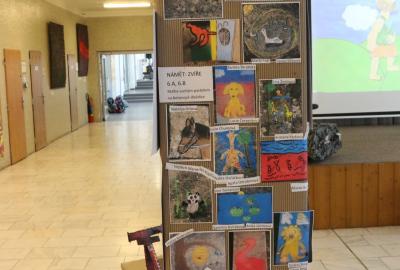 6. A a 6. B, Vv " Malba na beton" výtvarná minisoutěž, námět "Zvíře", prašné křídy