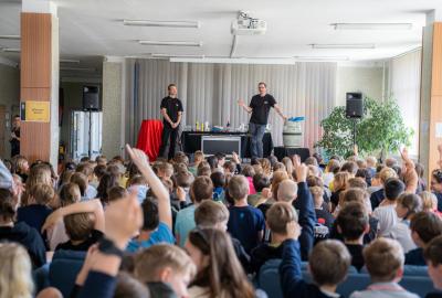 30. Vědecká show Vidět zvuk, slyšet světlo - Úžasné divadlo fyziky (ÚDIF)