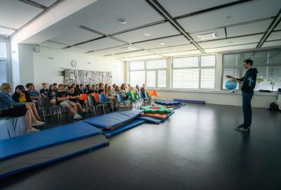 50. Přednáška  Družice - co, proč a jak dělají, Jan Spratek