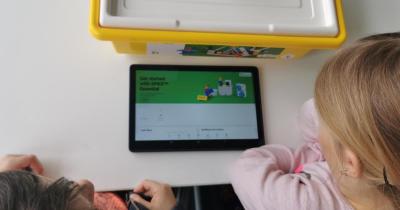 Stavebnicové kostky, tablet aneb dobrodružství nečeká (2. B)