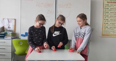 Hudební soutěž Zvuky (3. B)