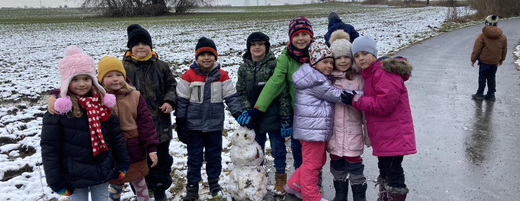 Země je sněhem lehounce ustlaná, zima nám nastává (družina)