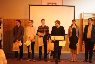 Pedagogové, kteří vedli žákovské týmy, na slavnostní prezentaci, Pohled do sálu před slavnostní prezentací, foto: Post Bellum, o.p.s.