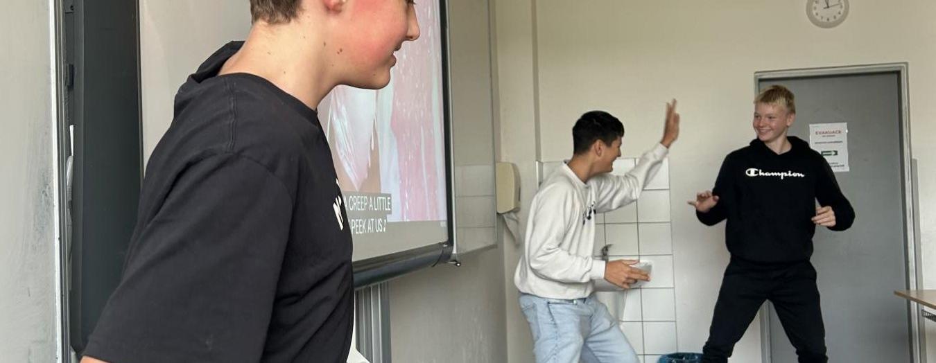 Fotky z hudební výchovy a prezentací