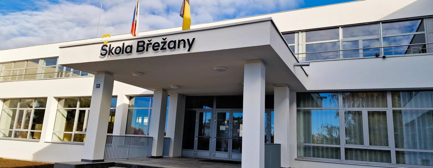Naší škole to v podzimních dnech sluší!